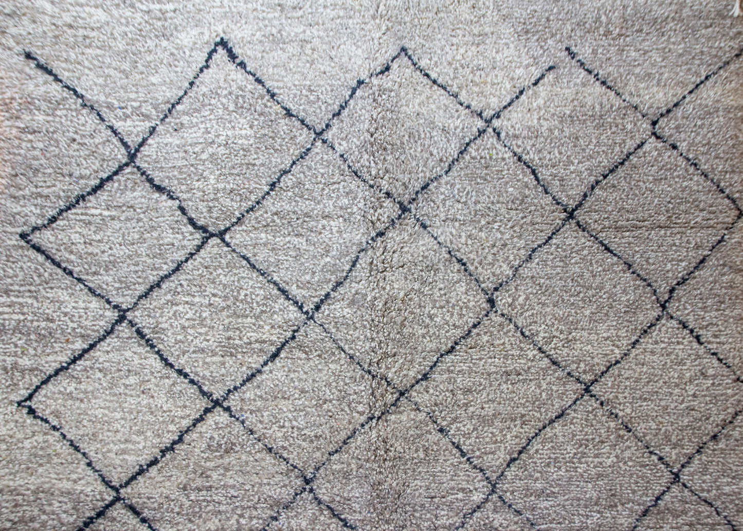 Beni Ourain Runner — Ash Grey with Ink Diamond Lattice