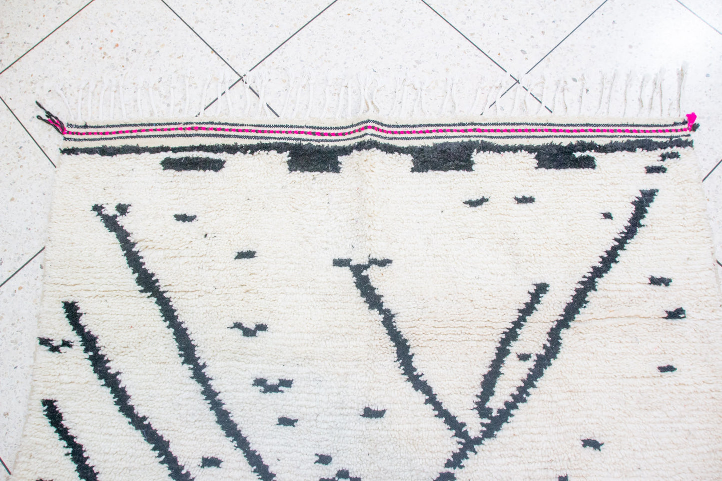 Beni Ourain Ivory Field — Charcoal Linear Motif