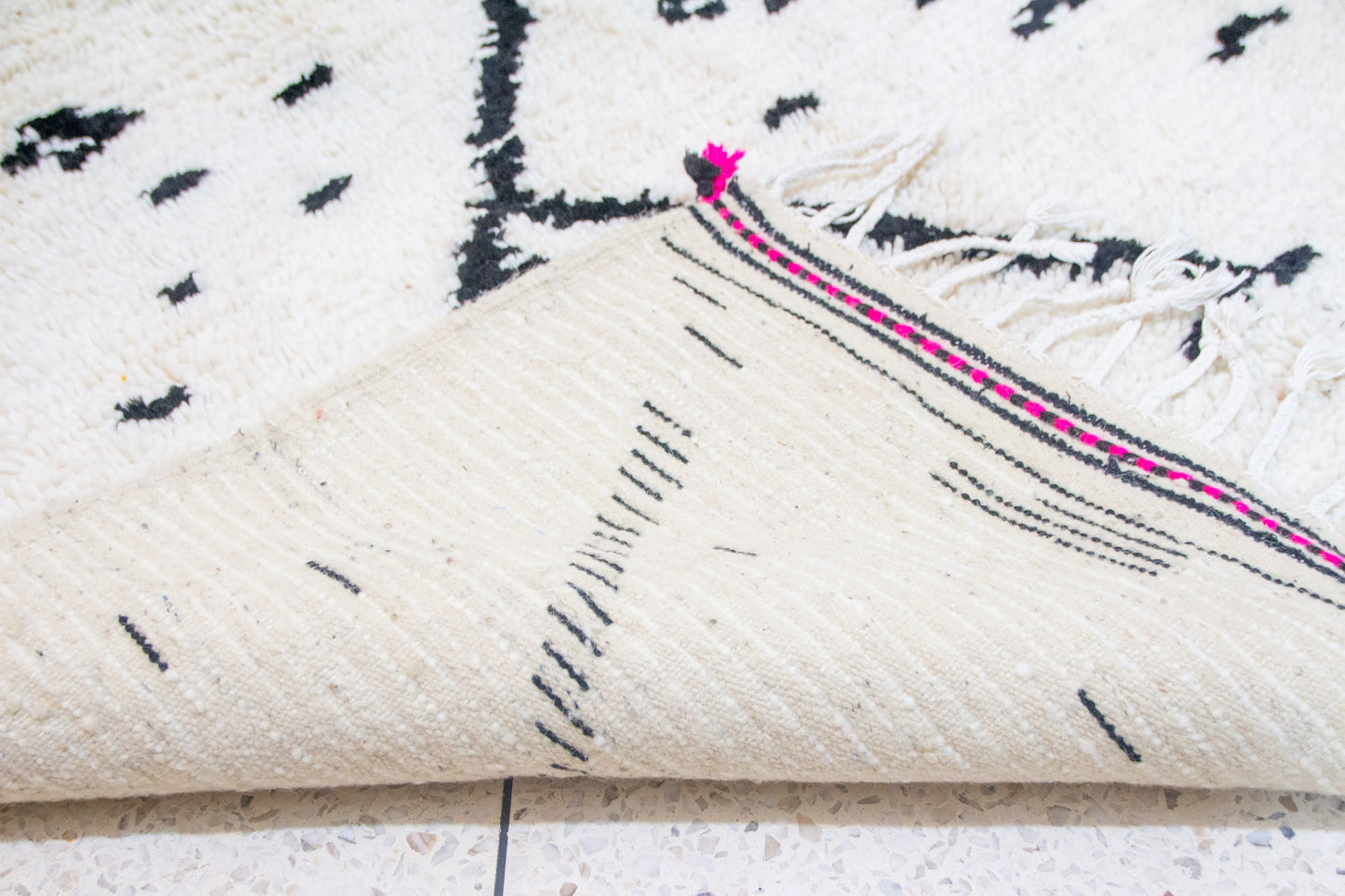 Beni Ourain Ivory Field — Charcoal Linear Motif