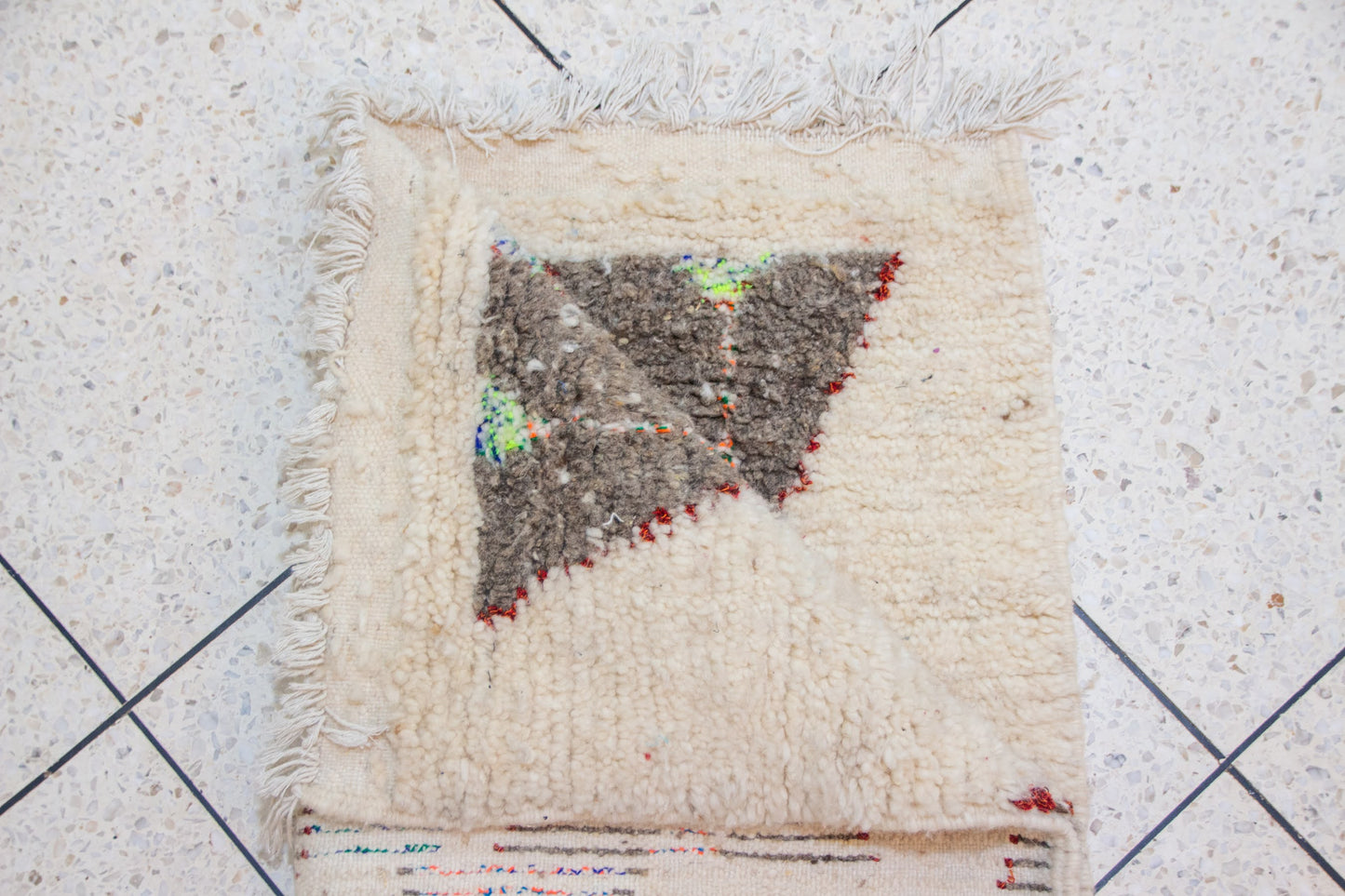 Azilal Runner — Ivory Field with Neon Hourglass Motifs