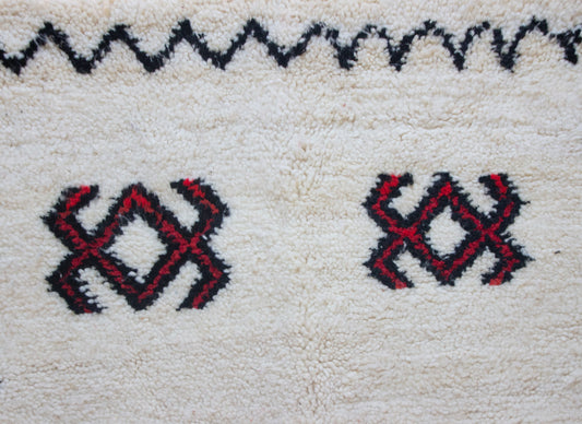 Azilal Zigzag Guard — Ivory Field with Red/Charcoal Lozenges