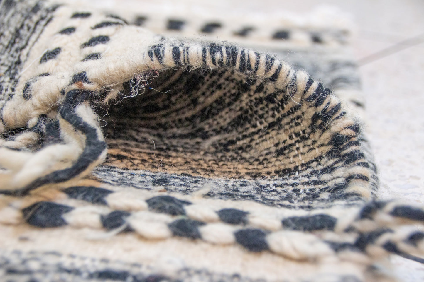 Zanafi Boujaad Kilim — Ivory & Ink Banding with Tufted Dots
