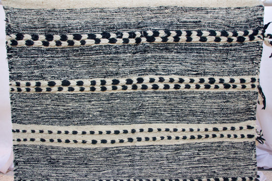 Zanafi Boujaad Kilim — Ivory & Ink Banding with Tufted Dots