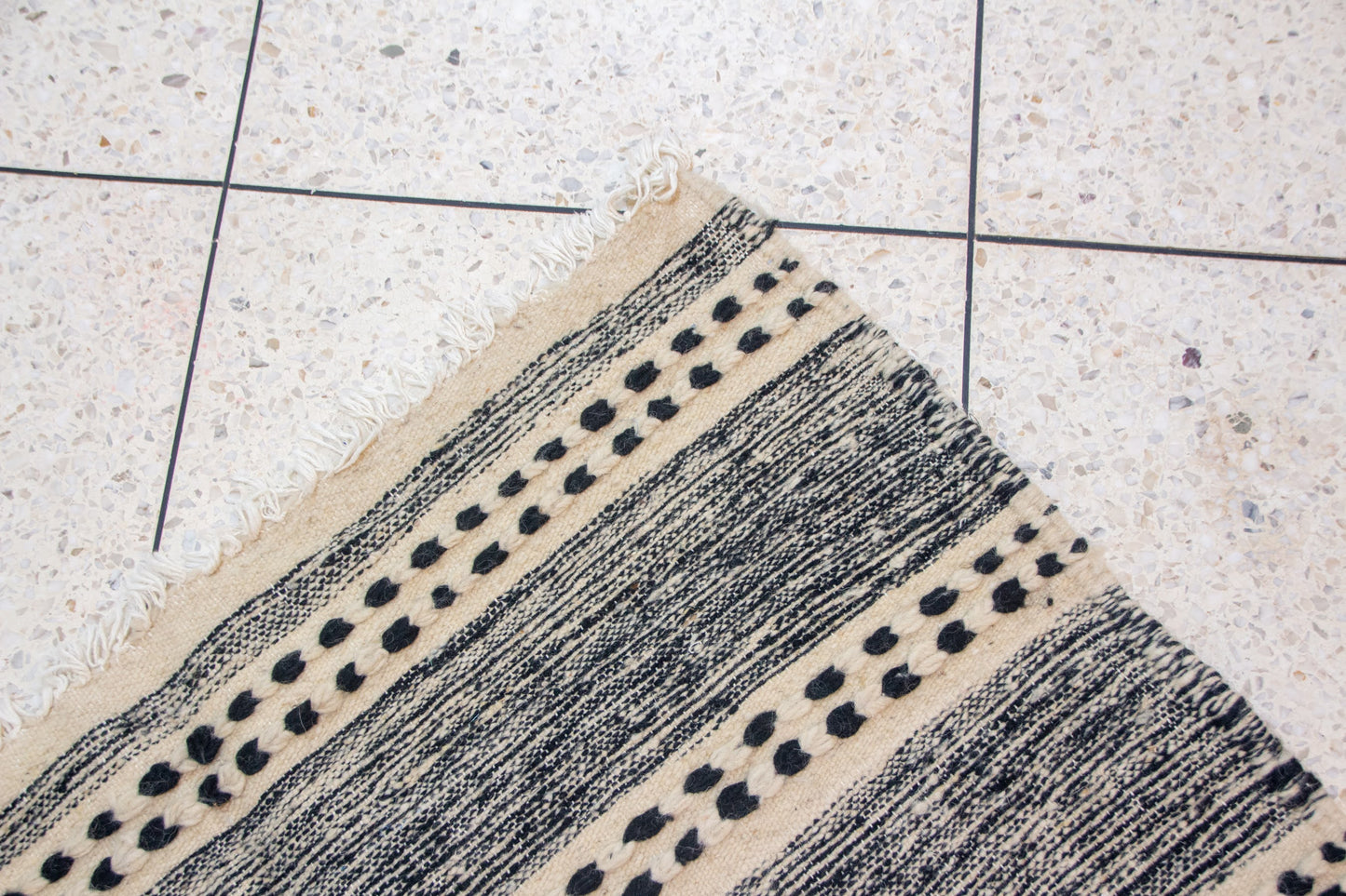 Zanafi Boujaad Kilim — Ivory & Ink Banding with Tufted Dots