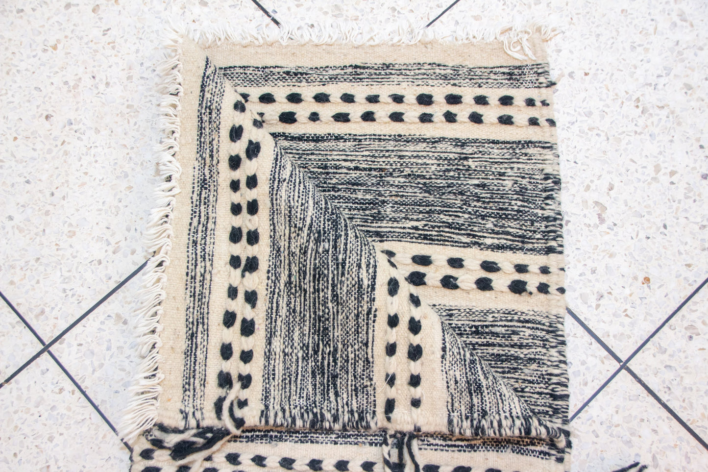 Zanafi Boujaad Kilim — Ivory & Ink Banding with Tufted Dots