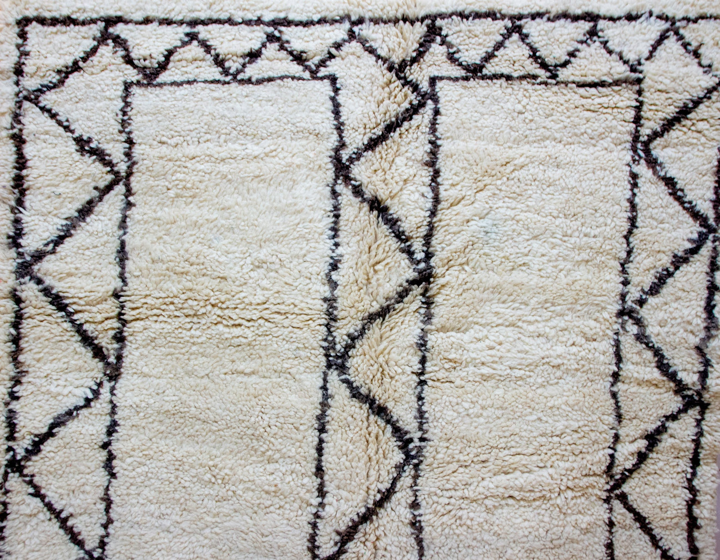 Beni Ourain Geometric Gate — Ivory Wool with Framed Diamond Border