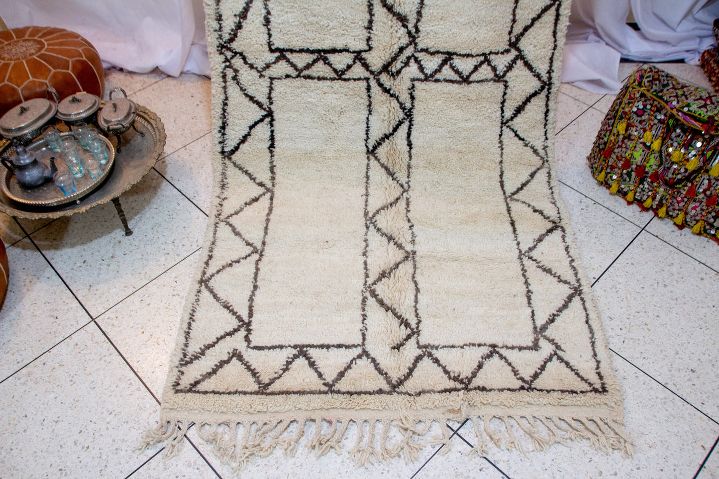 Beni Ourain Geometric Gate — Ivory Wool with Framed Diamond Border