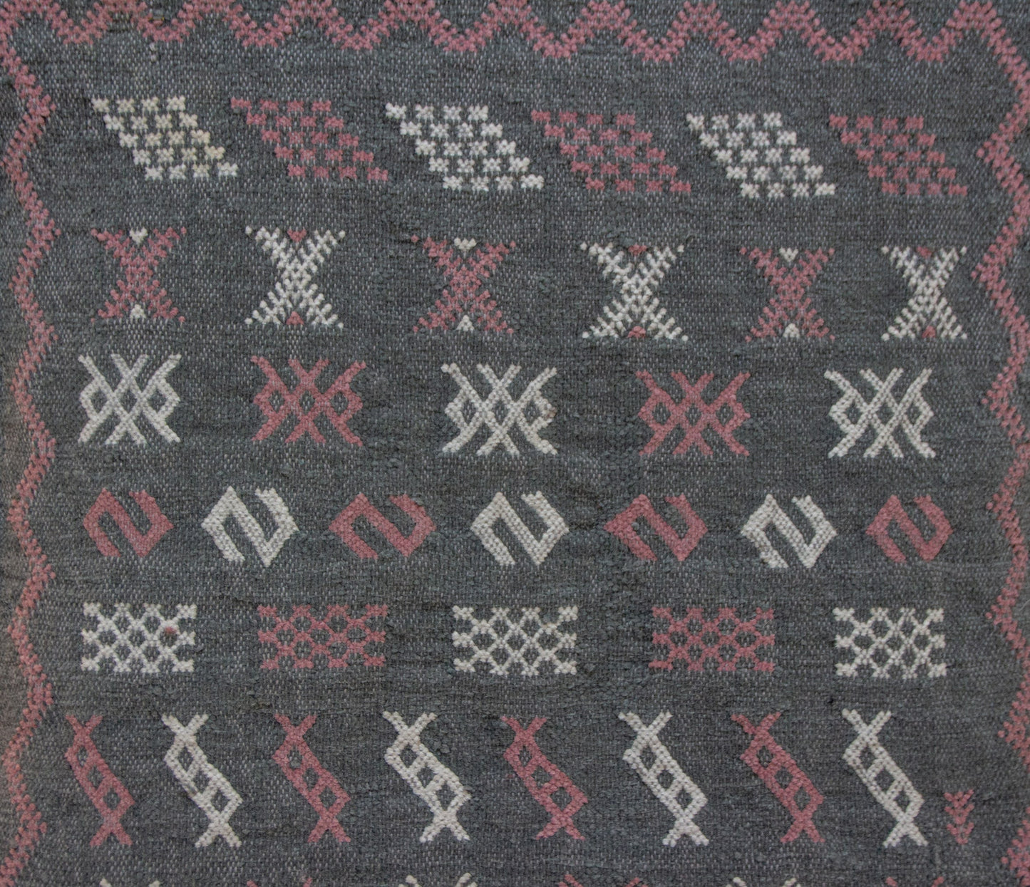 Silent Glyphs – Boujaad Runner