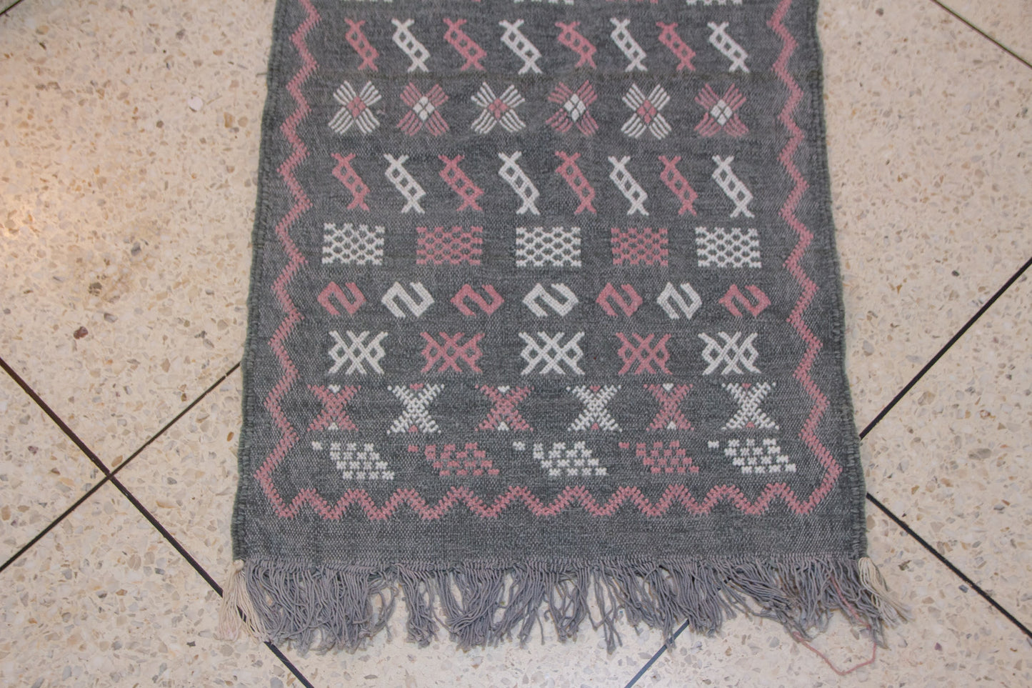 Silent Glyphs – Boujaad Runner