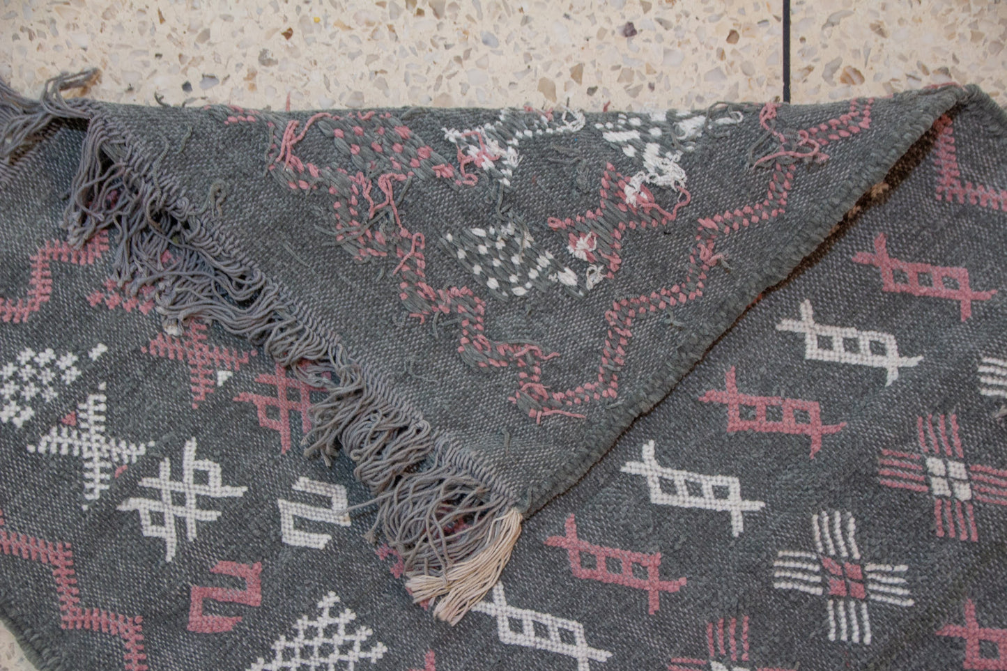 Silent Glyphs – Boujaad Runner