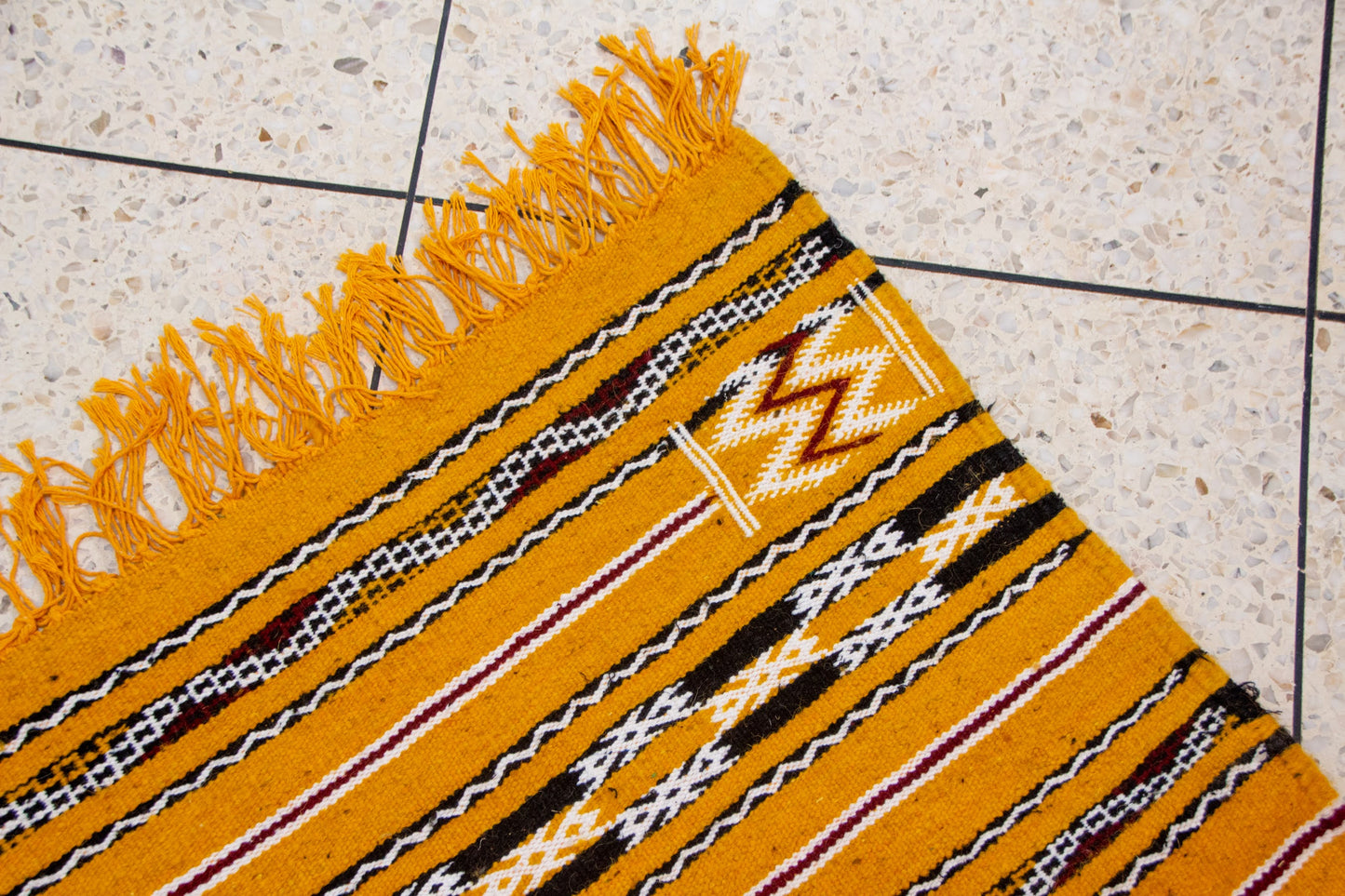 Zemmour Runner – Sunlit Geometry in Handwoven Wool