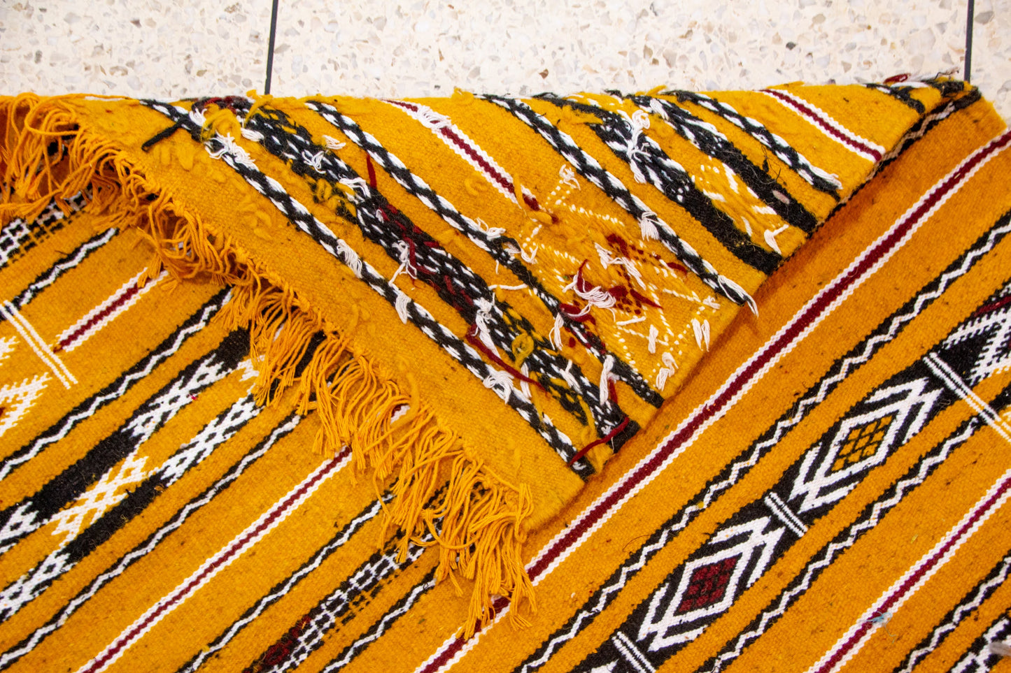 Zemmour Runner – Sunlit Geometry in Handwoven Wool