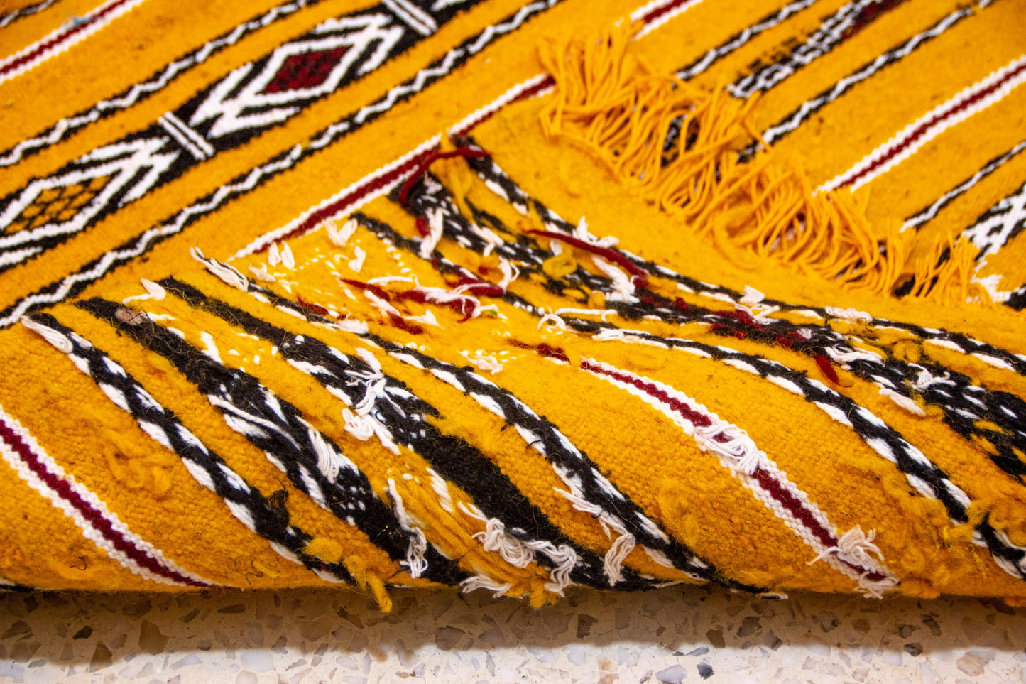 Zemmour Runner – Sunlit Geometry in Handwoven Wool