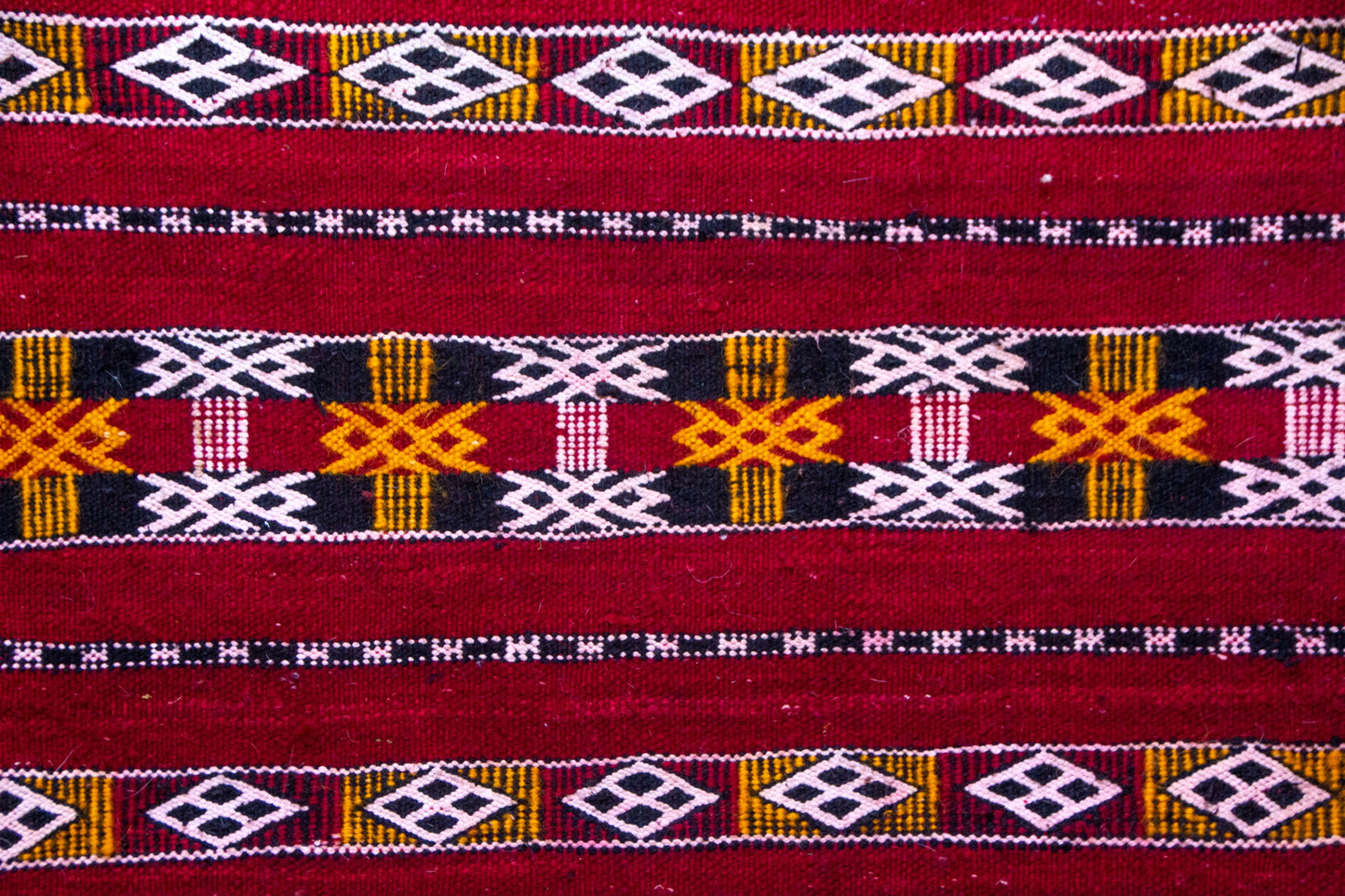 Zemmour Runner – Ember Geometry in Tribal Wool