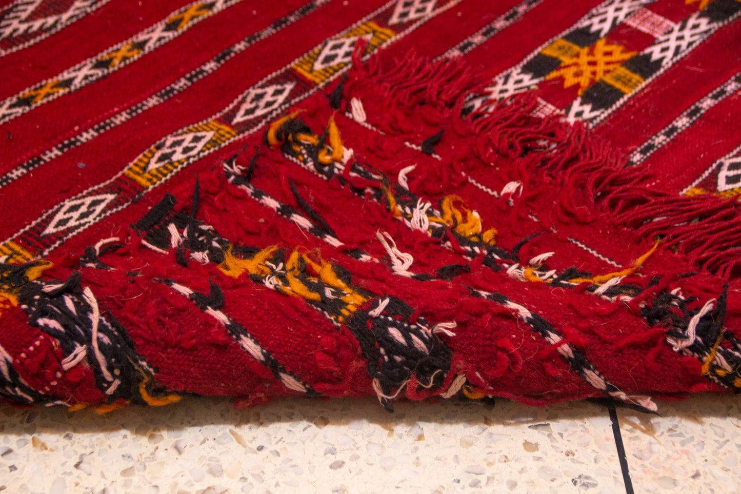 Zemmour Runner – Ember Geometry in Tribal Wool