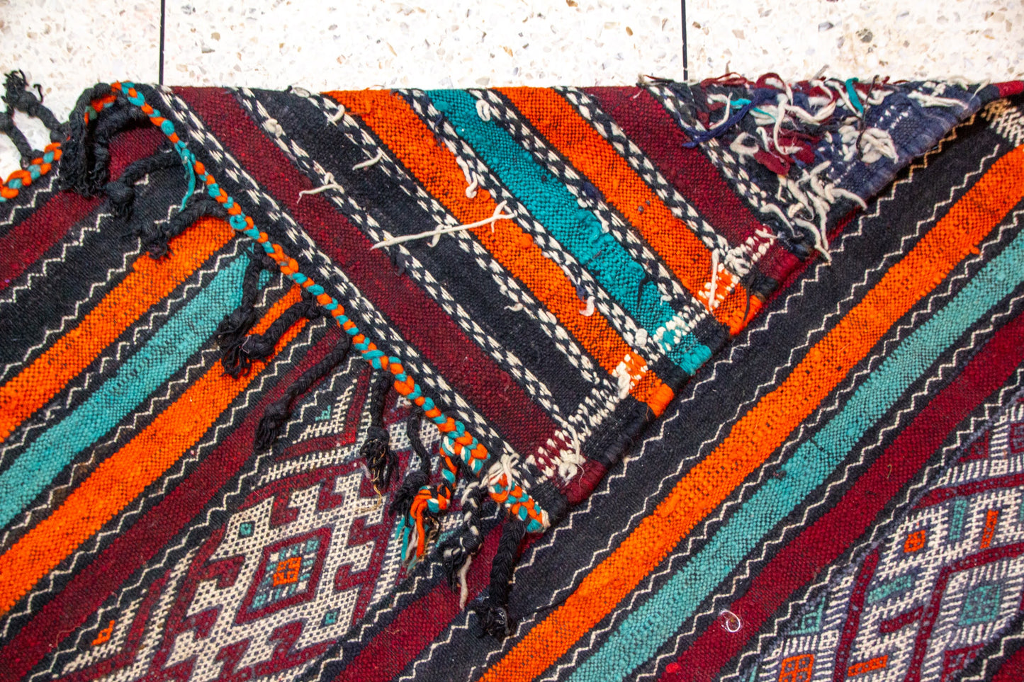 Beni Mguild Henbel Kilim — Crossed Lozenge Bands