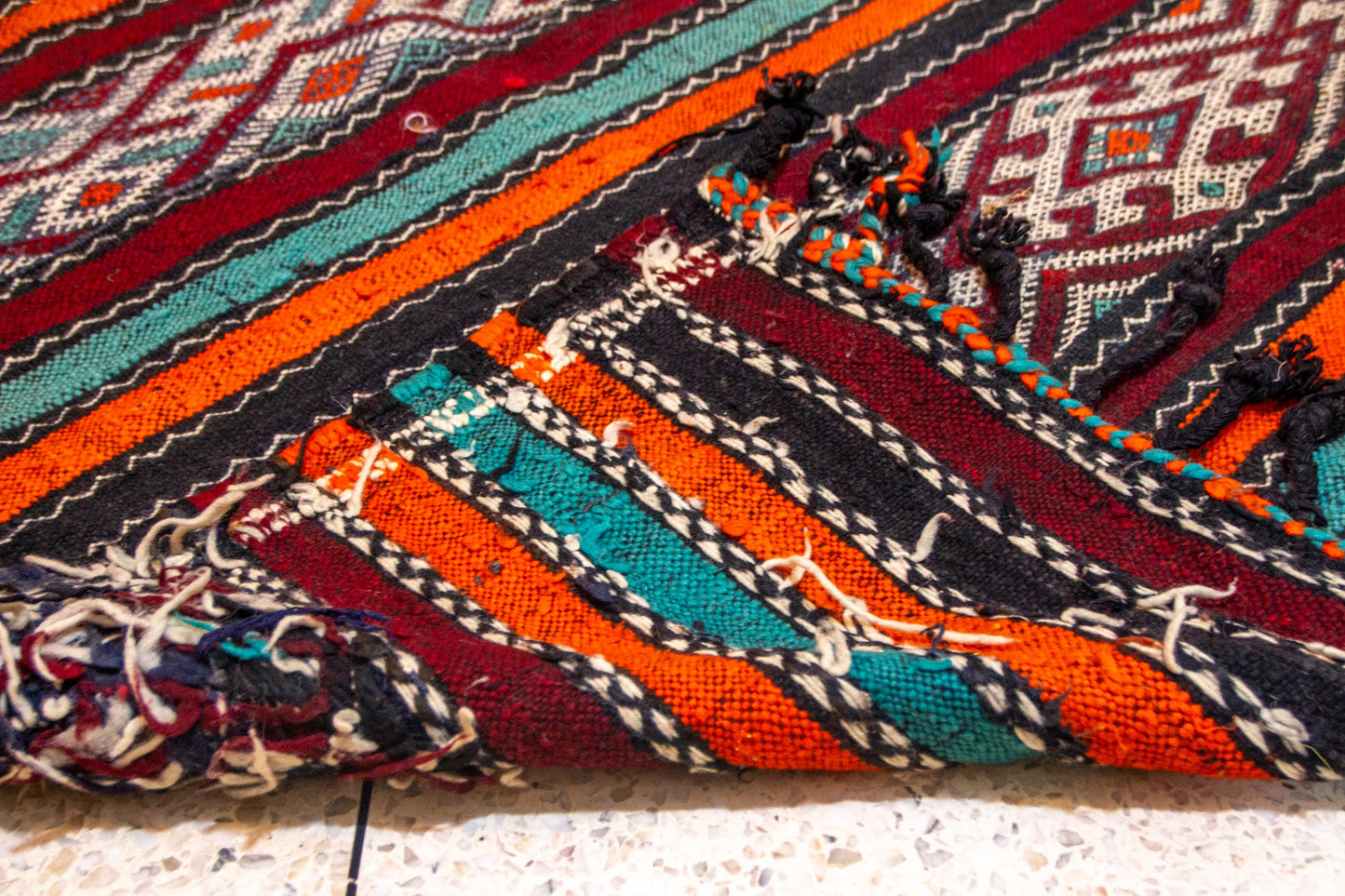 Beni Mguild Henbel Kilim — Crossed Lozenge Bands