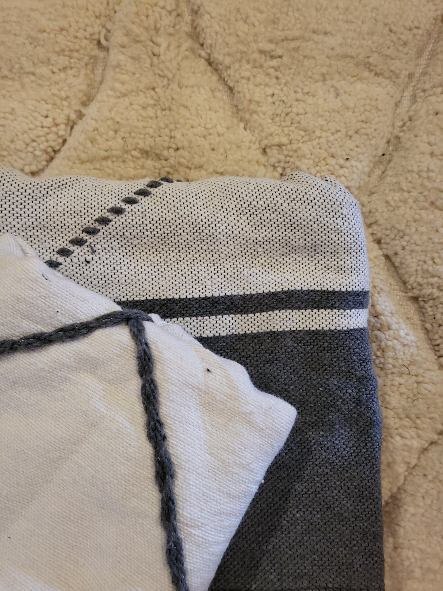 Safi Loom Set — Charcoal Lattice on Ivory
