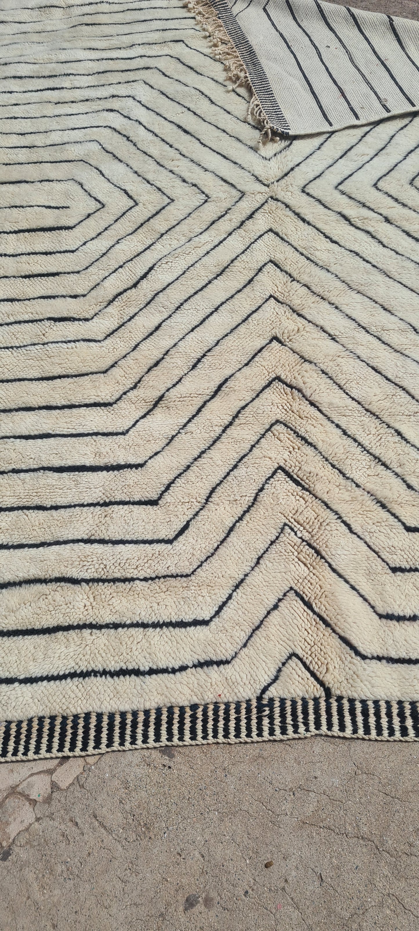 Beni Ourain Chevron Horizon — Monochrome Linear Field