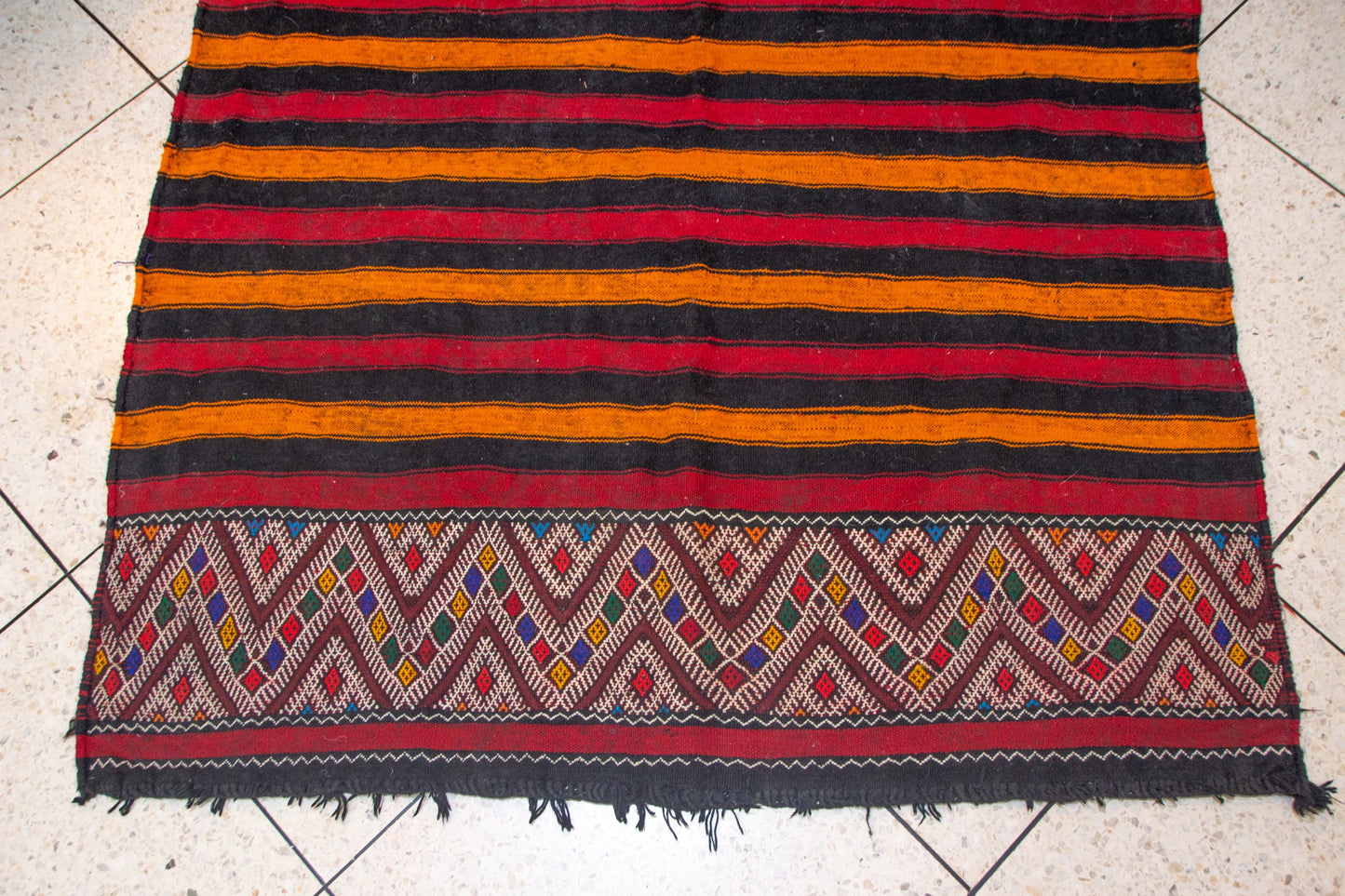 Crimson Geometry – Aït Zayane Vintage Masterpiece