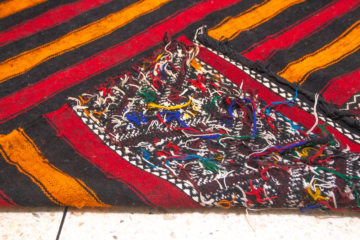Crimson Geometry – Aït Zayane Vintage Masterpiece