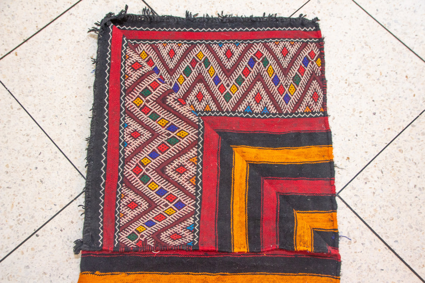 Crimson Geometry – Aït Zayane Vintage Masterpiece