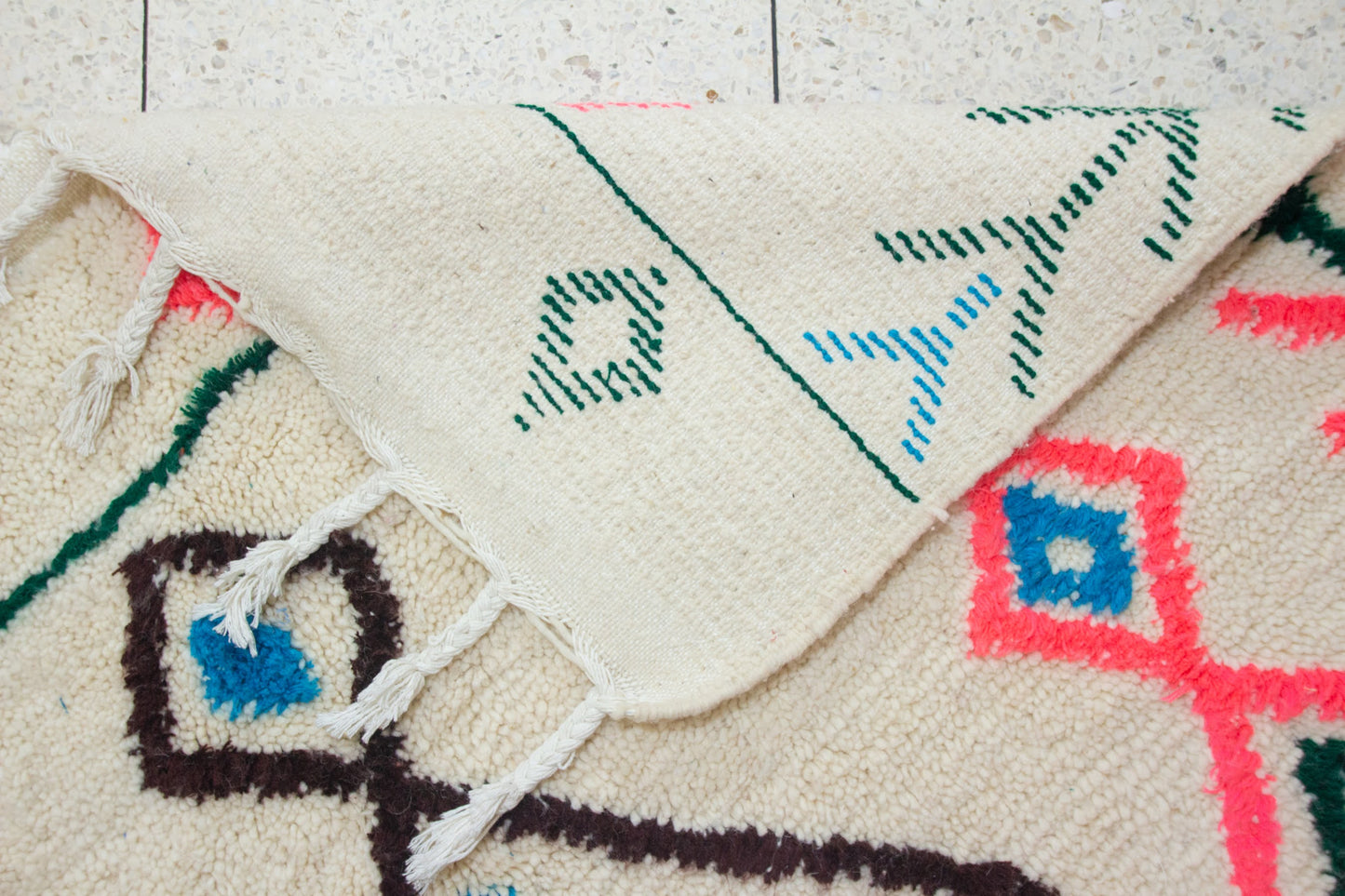 Azilal Pile Rug — Ivory Field with Lozenge Axis & Branch-Glyph Borders