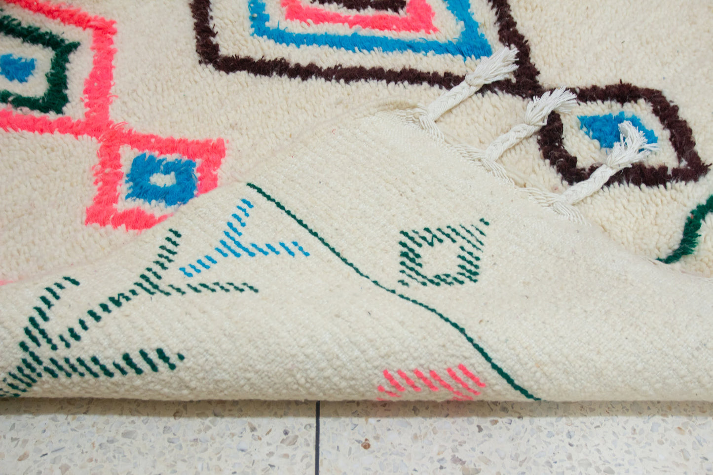 Azilal Pile Rug — Ivory Field with Lozenge Axis & Branch-Glyph Borders