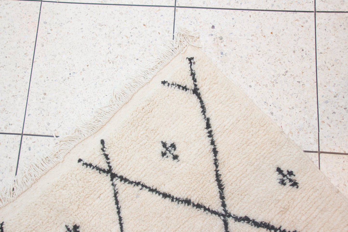 Beni Ourain Pile Rug — Ivory Field with Charcoal Lattice & Star Tufts