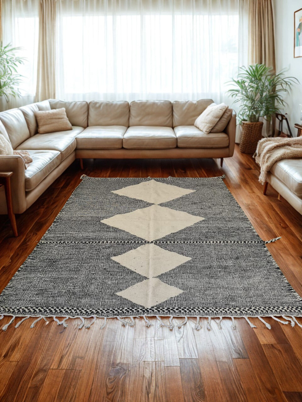 Architectural Silence – Zanafi Joha Kilim in Ash and Chalk Geometry