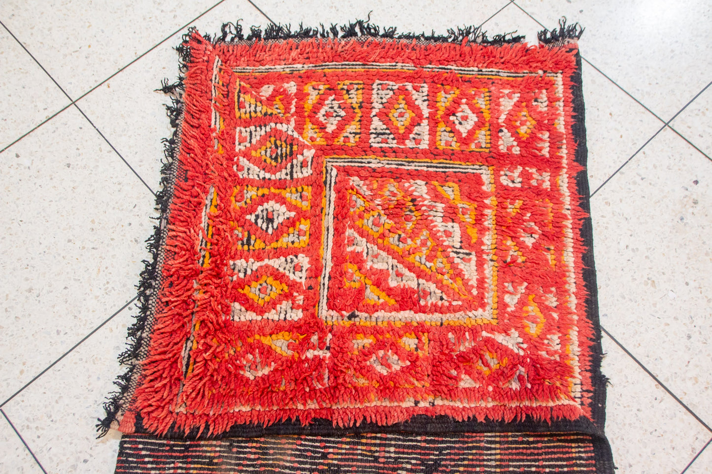 Aït Zayane Crimson Lattice — Nested Diamond Medallions with Guard Borders