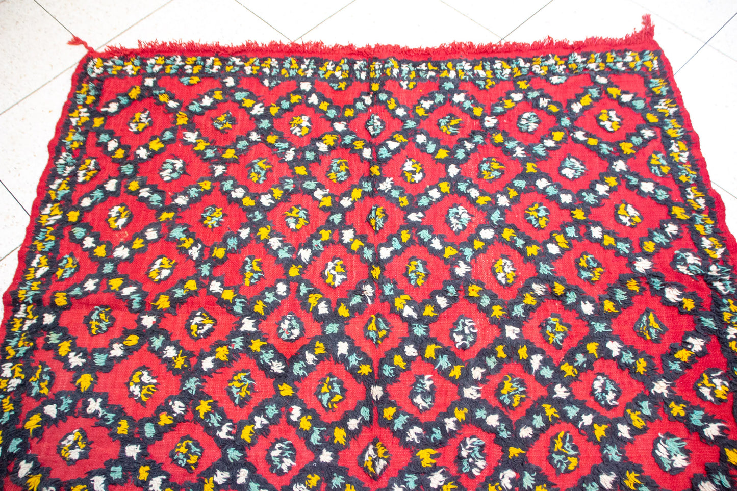 Aït Zayane Rosette Trellis — Red Field with Charcoal Diamond Lattice