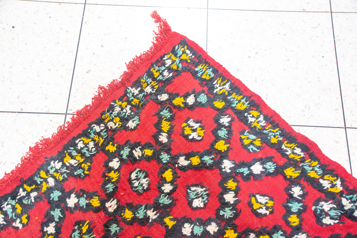 Aït Zayane Rosette Trellis — Red Field with Charcoal Diamond Lattice