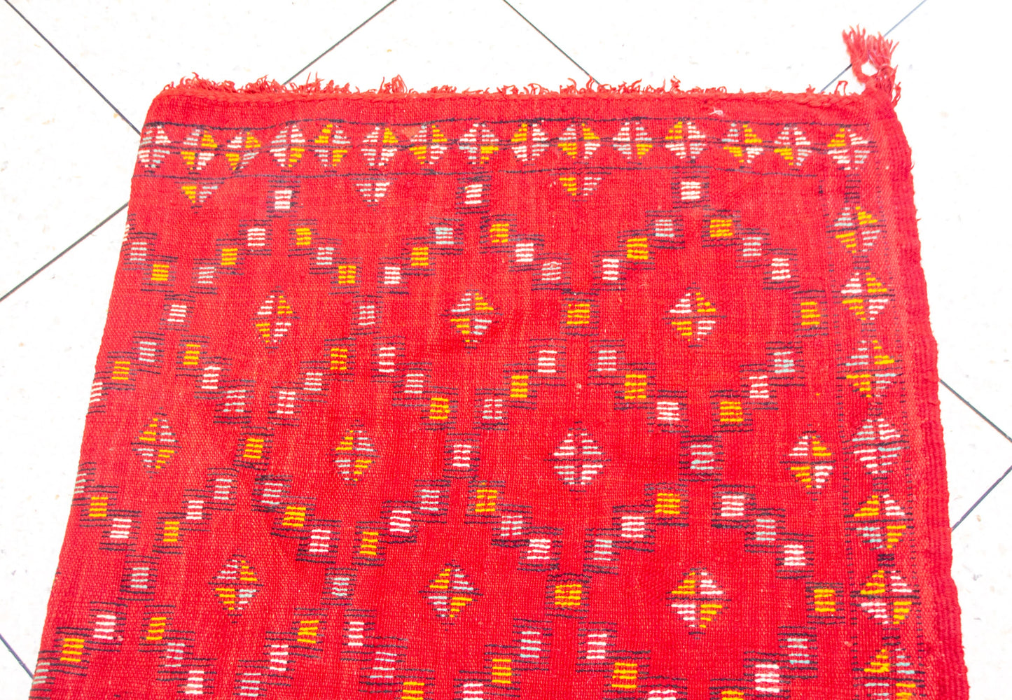Aït Zayane Rosette Trellis — Red Field with Charcoal Diamond Lattice