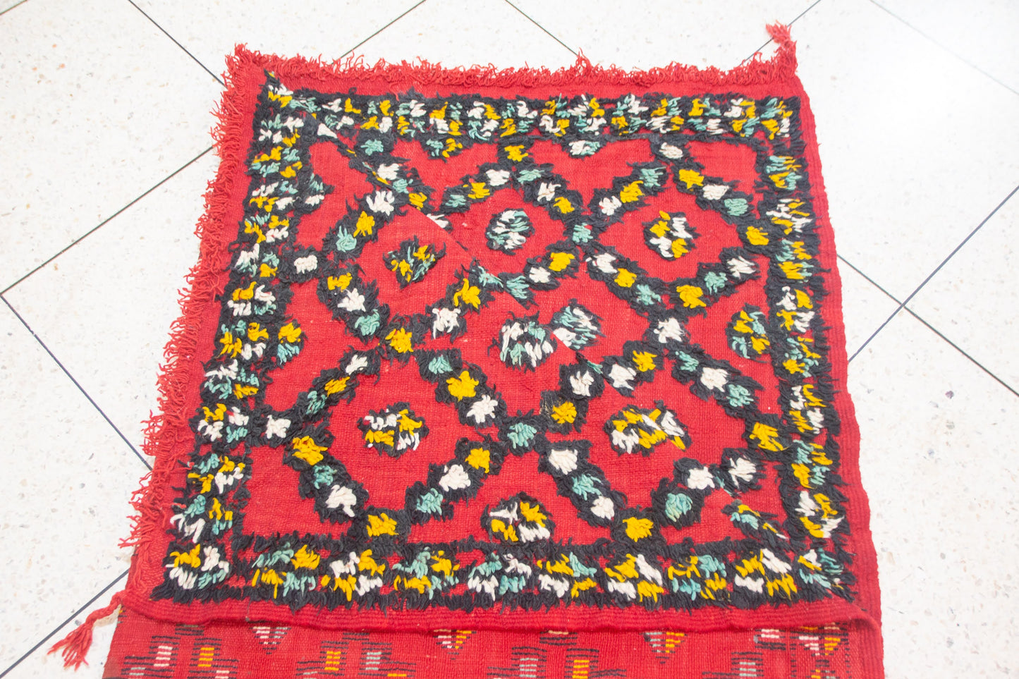 Aït Zayane Rosette Trellis — Red Field with Charcoal Diamond Lattice