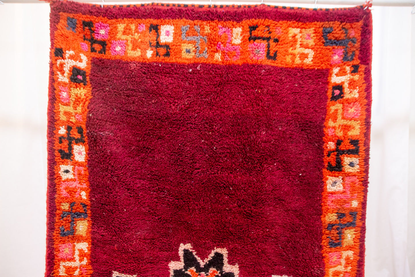 Aït Zayane (Kubba) Star-Rosette — Burgundy Field with Orange Guard Border