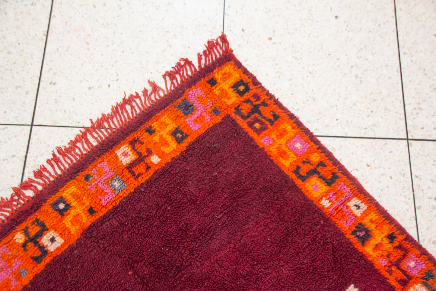 Aït Zayane (Kubba) Star-Rosette — Burgundy Field with Orange Guard Border