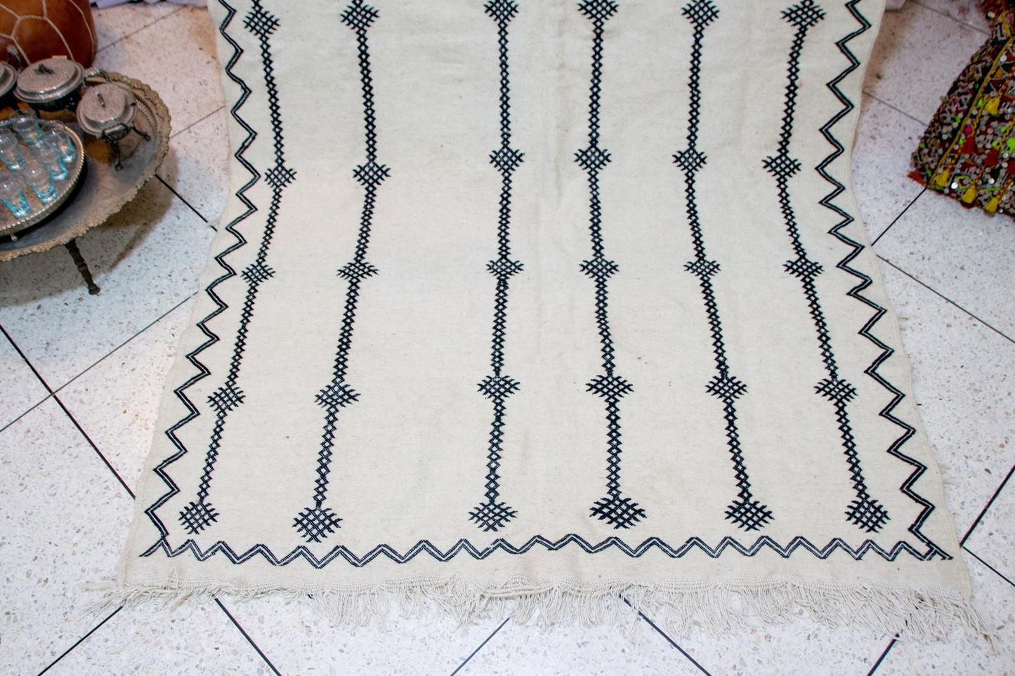 Timehdit Henbel Star-Linked Columns — Ivory Wool with Zigzag Border