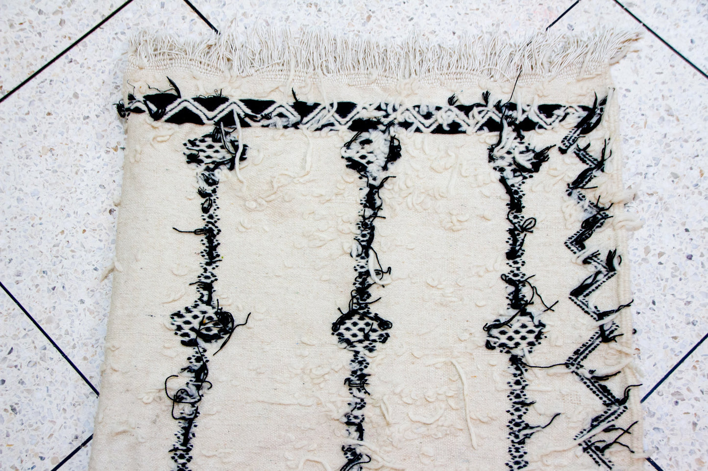 Timehdit Henbel Star-Linked Columns — Ivory Wool with Zigzag Border