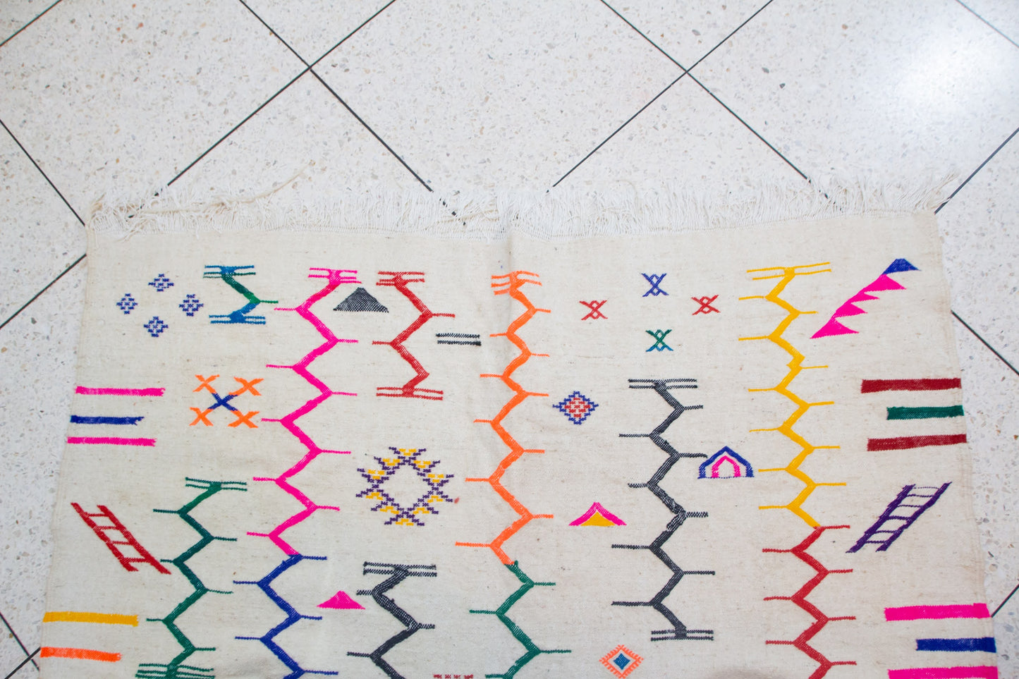 Boujaad–Zanafi Fusion Kilim — Ivory Wool with Multicolor Amazigh Glyphs