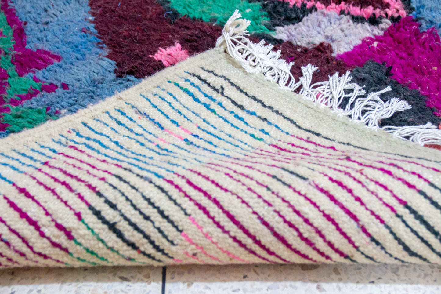 Tapis à poils Boujaad — Chevrons prismatiques avec médaillon central en losange