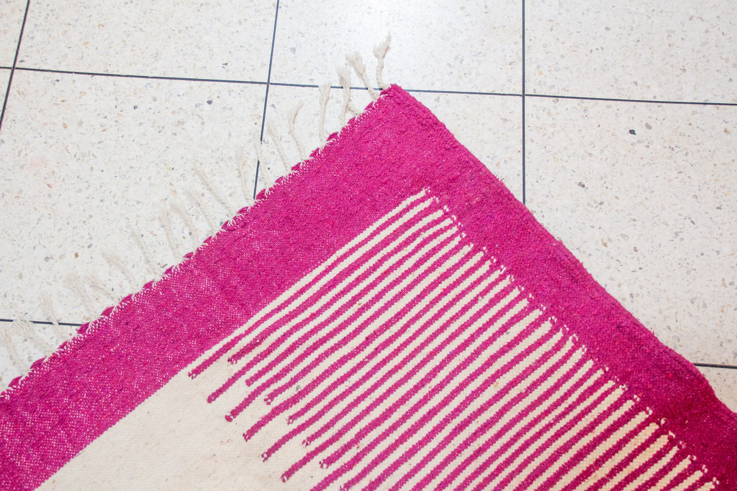 Zanafi–Boujaad Flatweave — Ivory Field with Fuchsia Ladder Borders