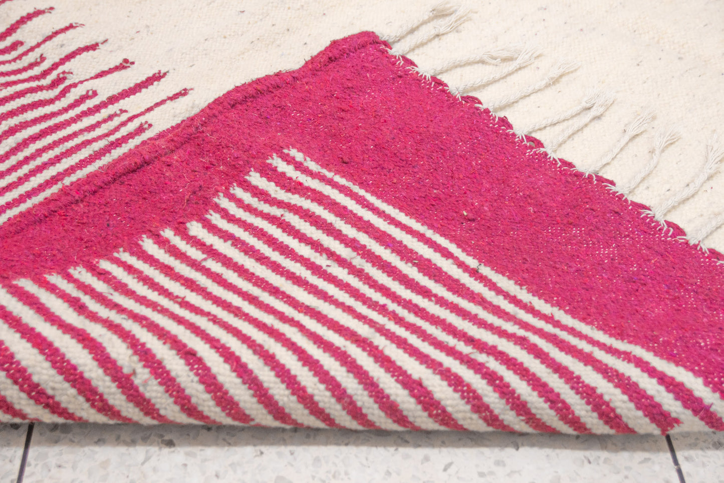 Zanafi–Boujaad Flatweave — Ivory Field with Fuchsia Ladder Borders