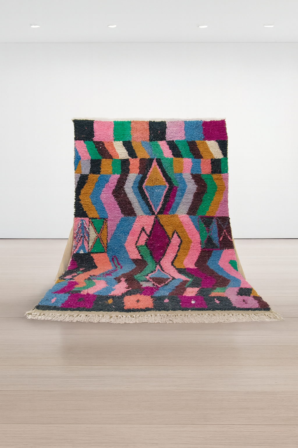 Tapis à poils Boujaad — Chevrons prismatiques avec médaillon central en losange