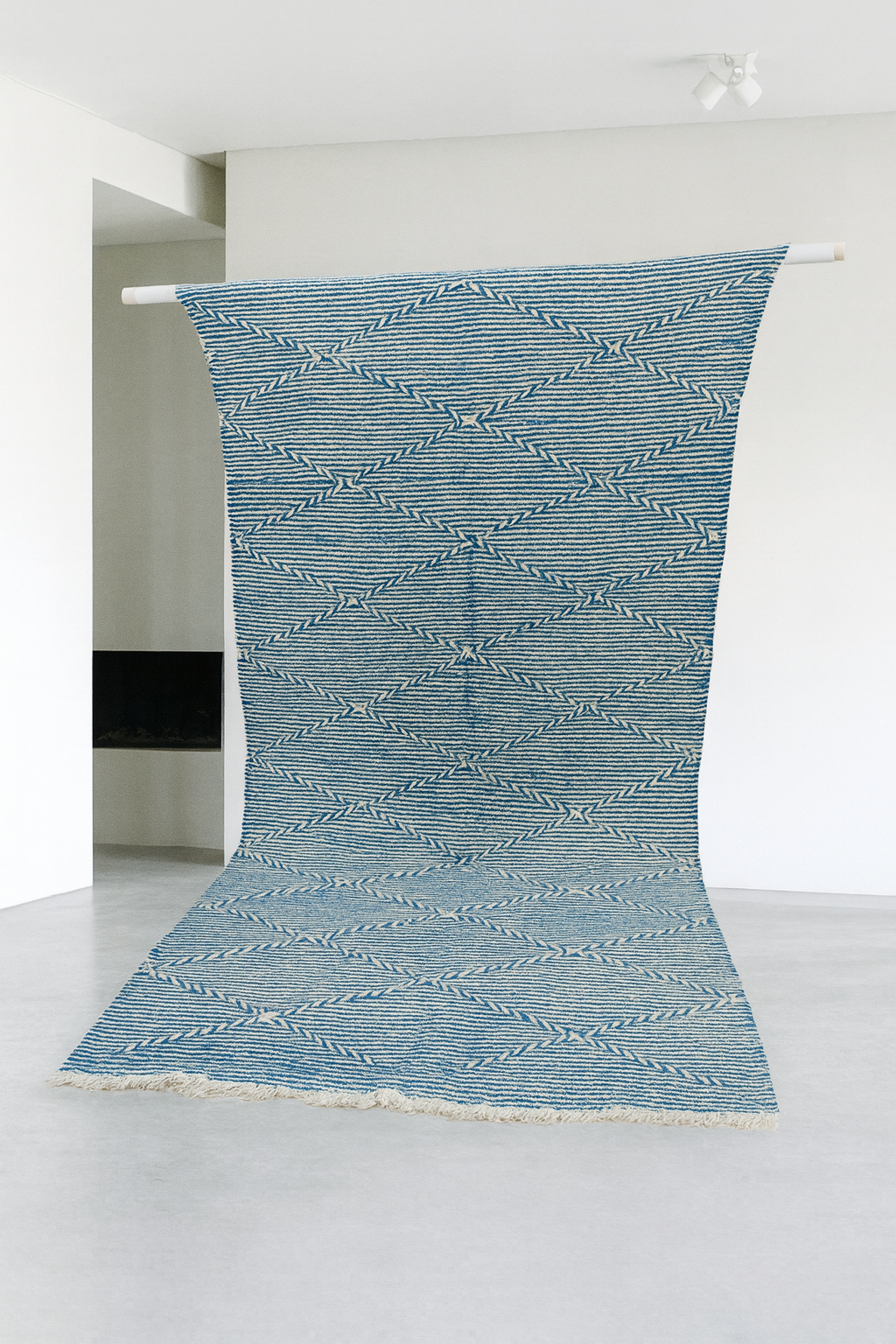 Zanafi Chevron Lattice Kilim — Indigo Strata on Ivory