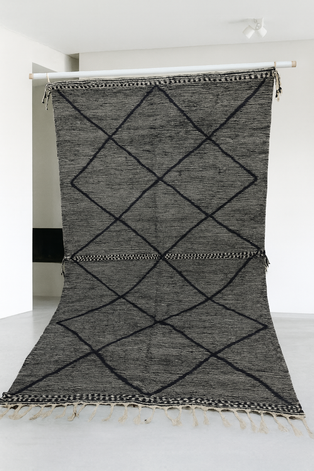 Zanafi Lattice Kilim — Charcoal & Ivory Strata