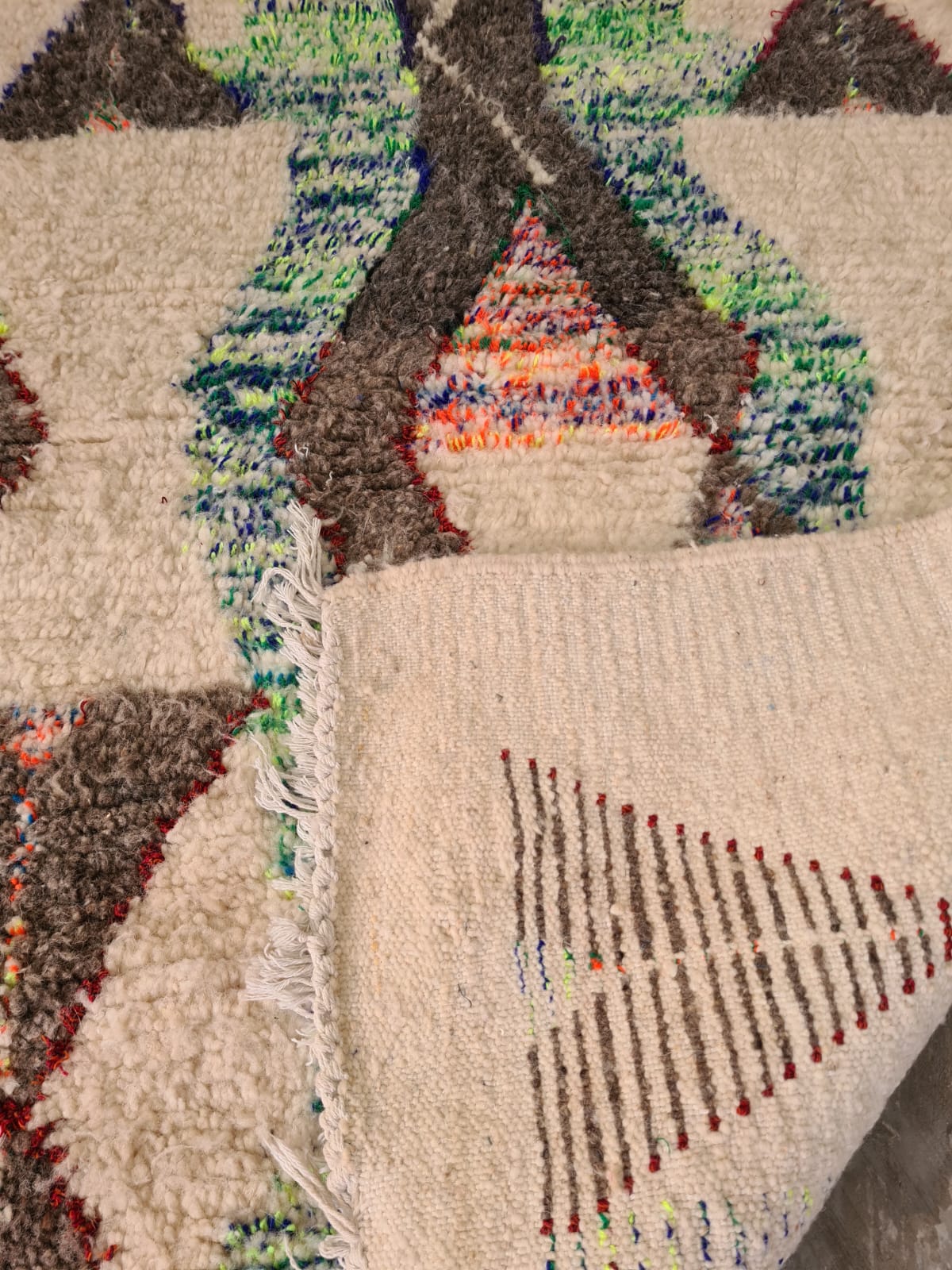 Azilal Totem — Prismatic Lineage in Hand-Knotted Wool