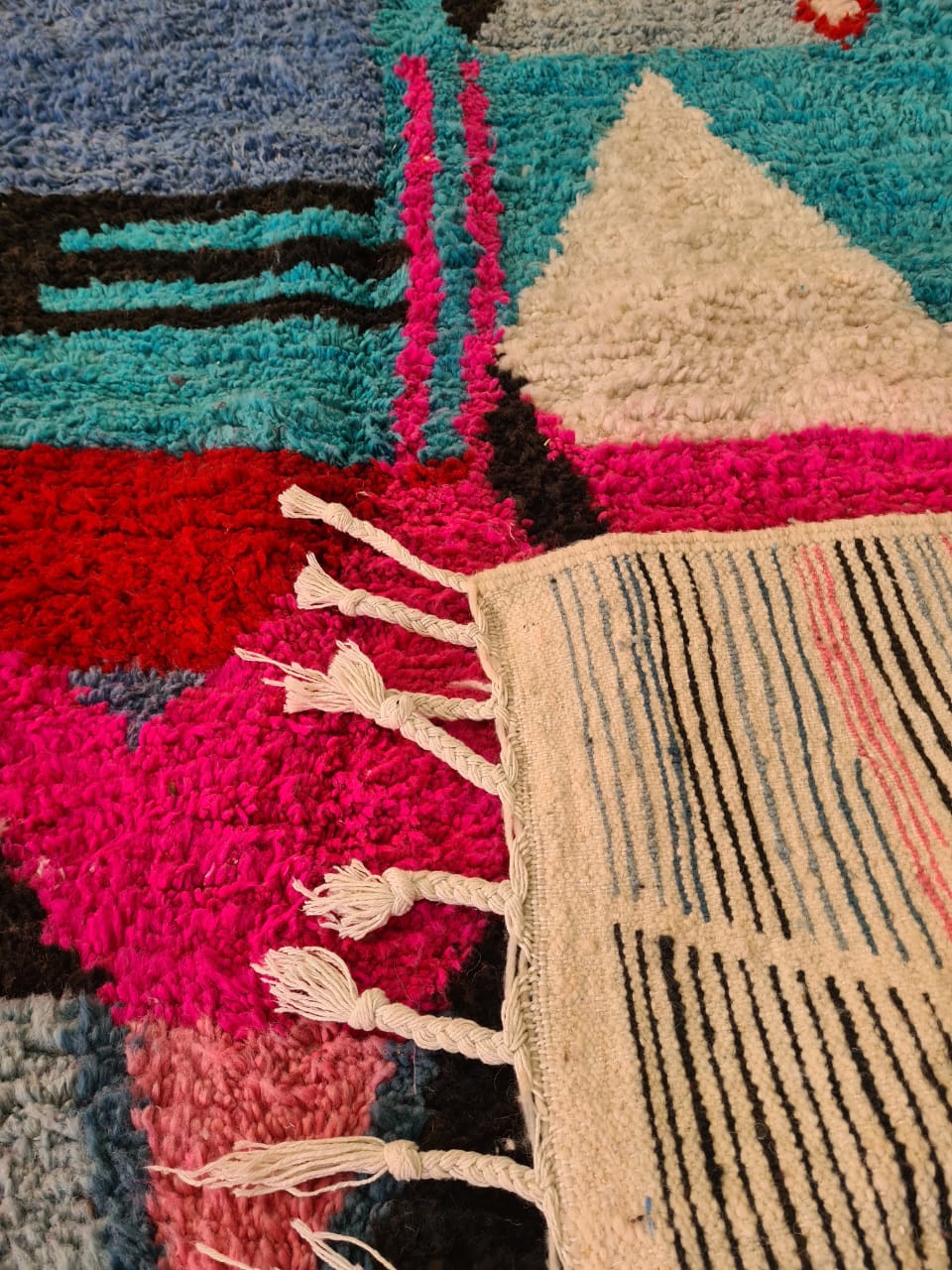 Glass Pieces – Boujaad Festival Geometry in Recycled Wool