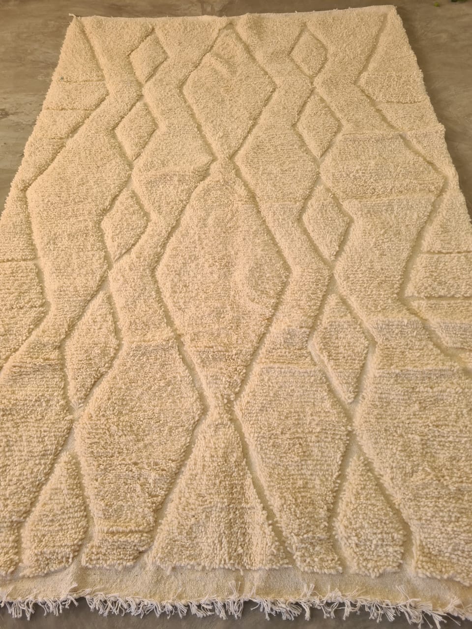 Wave Echo – Aït Zyayne Beni Ourain Rug in Undyed Wool