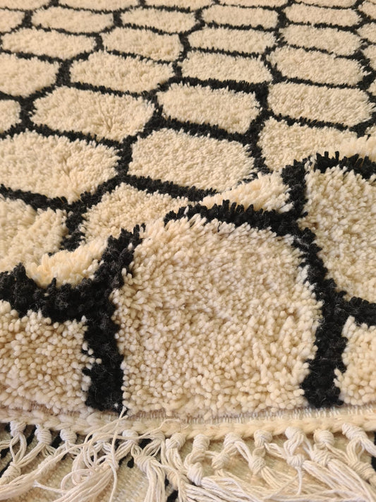 Honeycomb Pathways – Beni Ourain Rug with Cellular Geometry